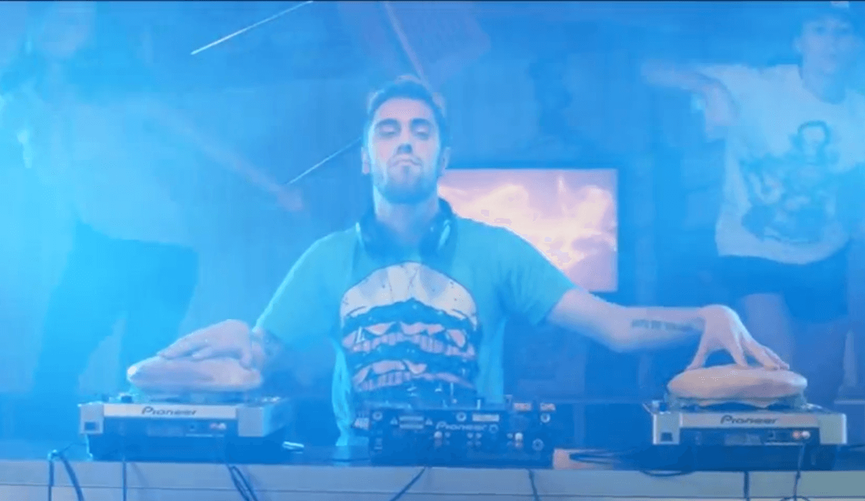 Absolutely Insane Russian Burger King Rap Commercial 