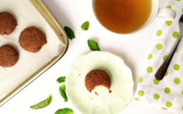 Holiday Baking: Almond Mint Cookies
