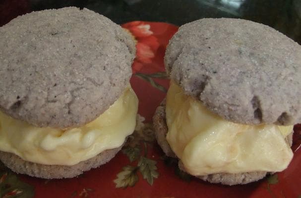 Drop Dead Delicious: Blue Cornmeal Basil Ice Cream Sandwiches