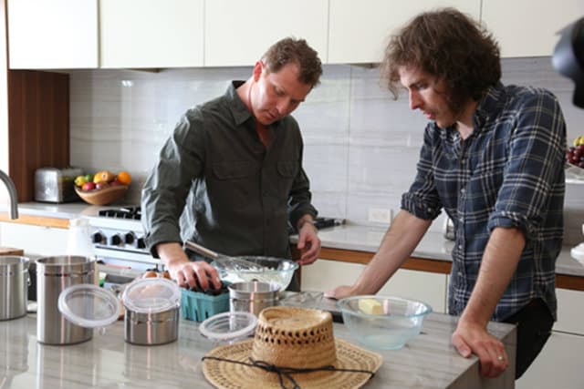 Bobby Flay Guest Stars on 'Portlandia'