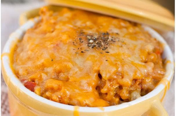 Easy One Skillet Dinner: Cheesy Arroz con Pollo