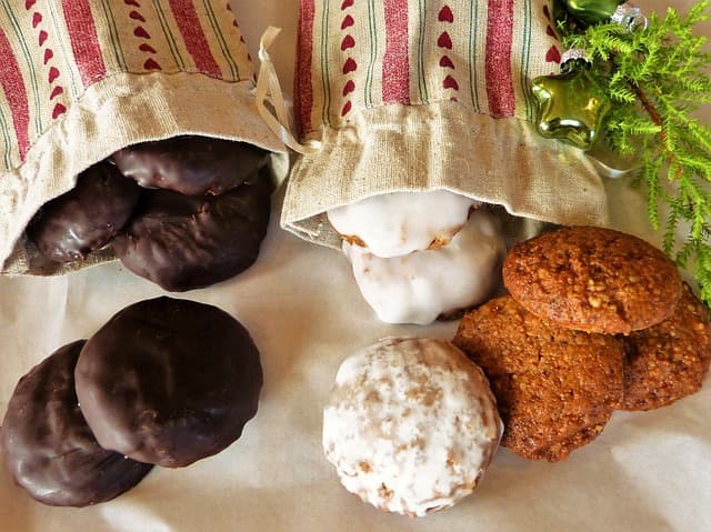 Classic Pfeffernüsse Spiced Cookies