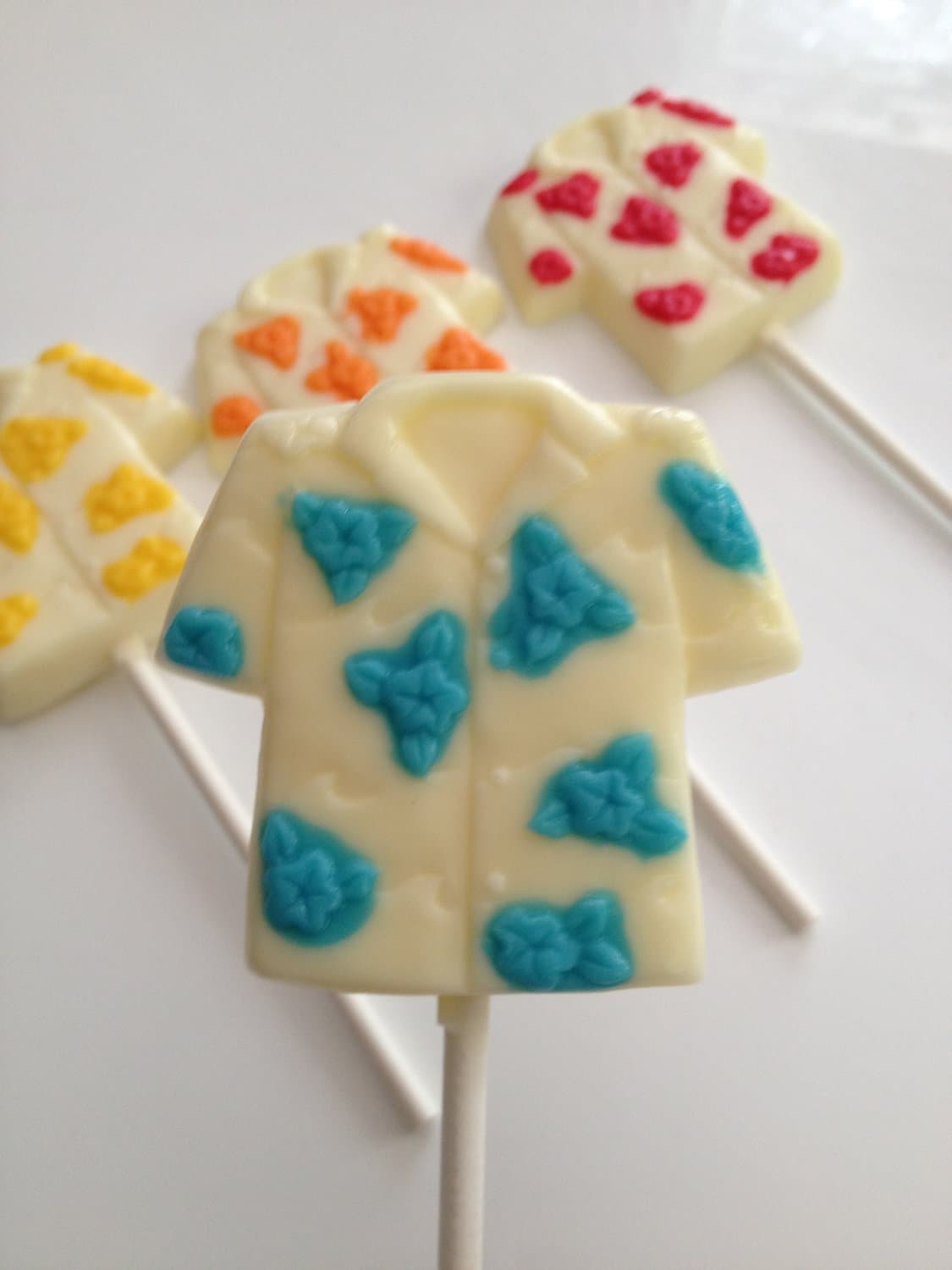 Hawaiian Shirt Chocolate Lollipops