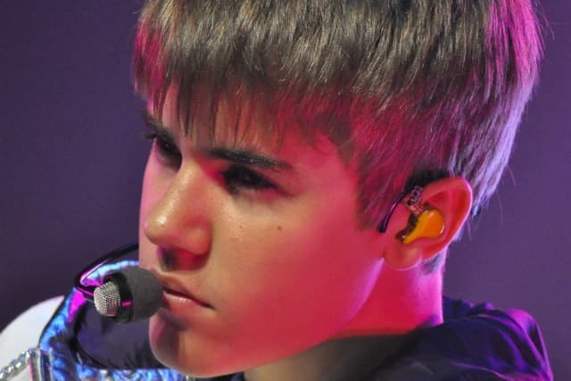 Justin Bieber Tweets for Ontario Food Bank