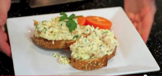 Quick and Easy: Mother's Day Breakfast In Bed