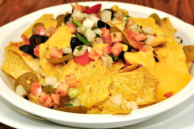 nachos with queso