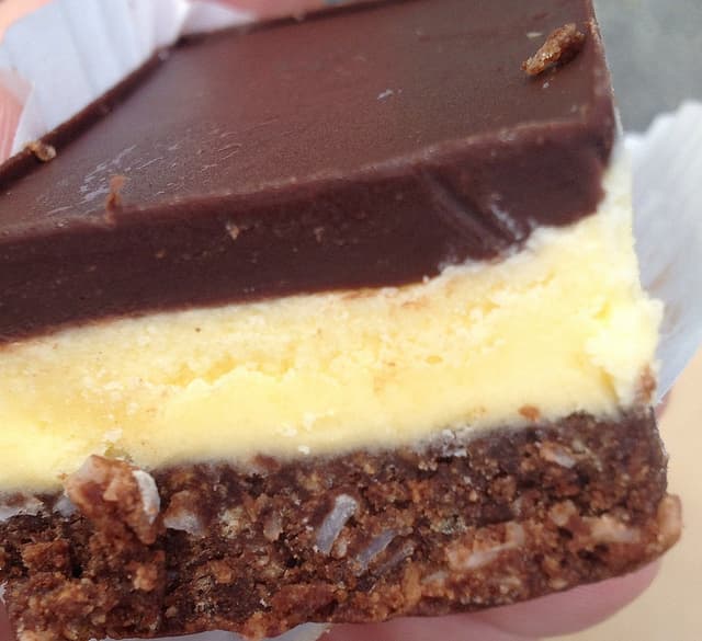 victoria bc nanaimo bar