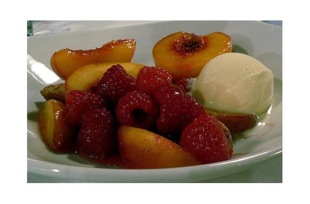 Seasonal Eating: Peach Melba