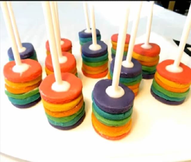 How-To Recipe: Fun Raibow Cake Pops