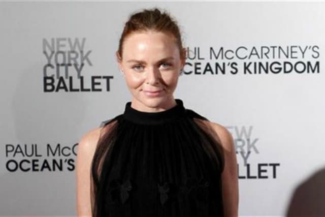 Stella McCartney Hosts Fashionable Dinner Party