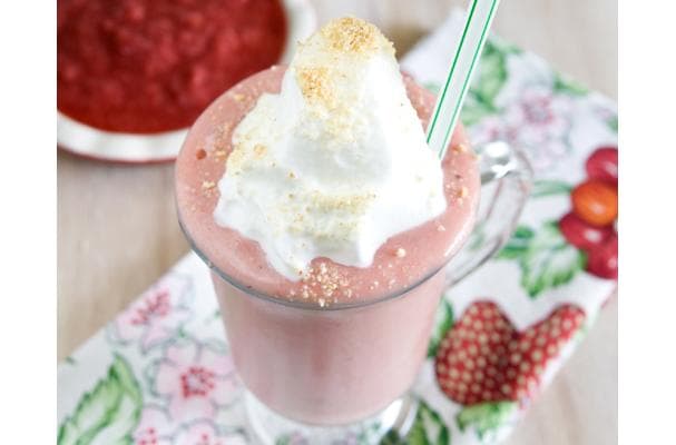 Vegan Strawberry Rhubarb Pie Shake