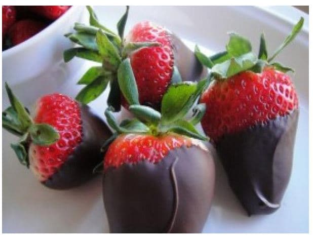Vegan Chocolate Dipped Strawberries