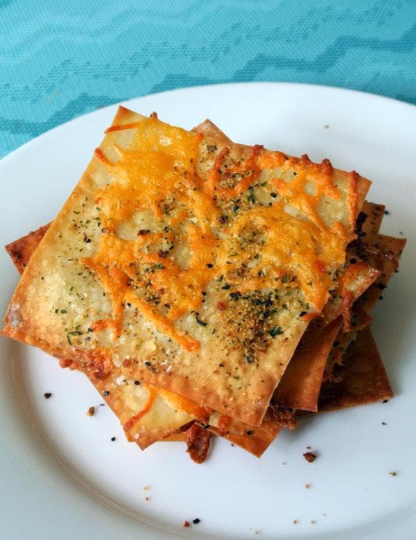 Cheddar Basil Wonton Crackers