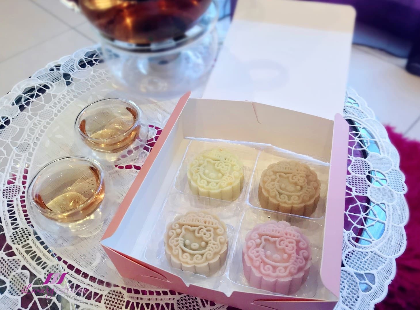 Hello Kitty Snowskin Mooncakes with Chocolate Truffles ( 巧克力冰皮月饼 )