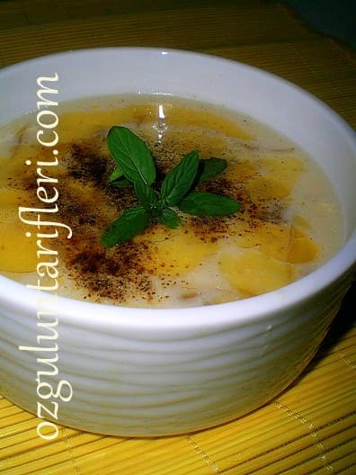 Nefis Kremalı mantar corbası