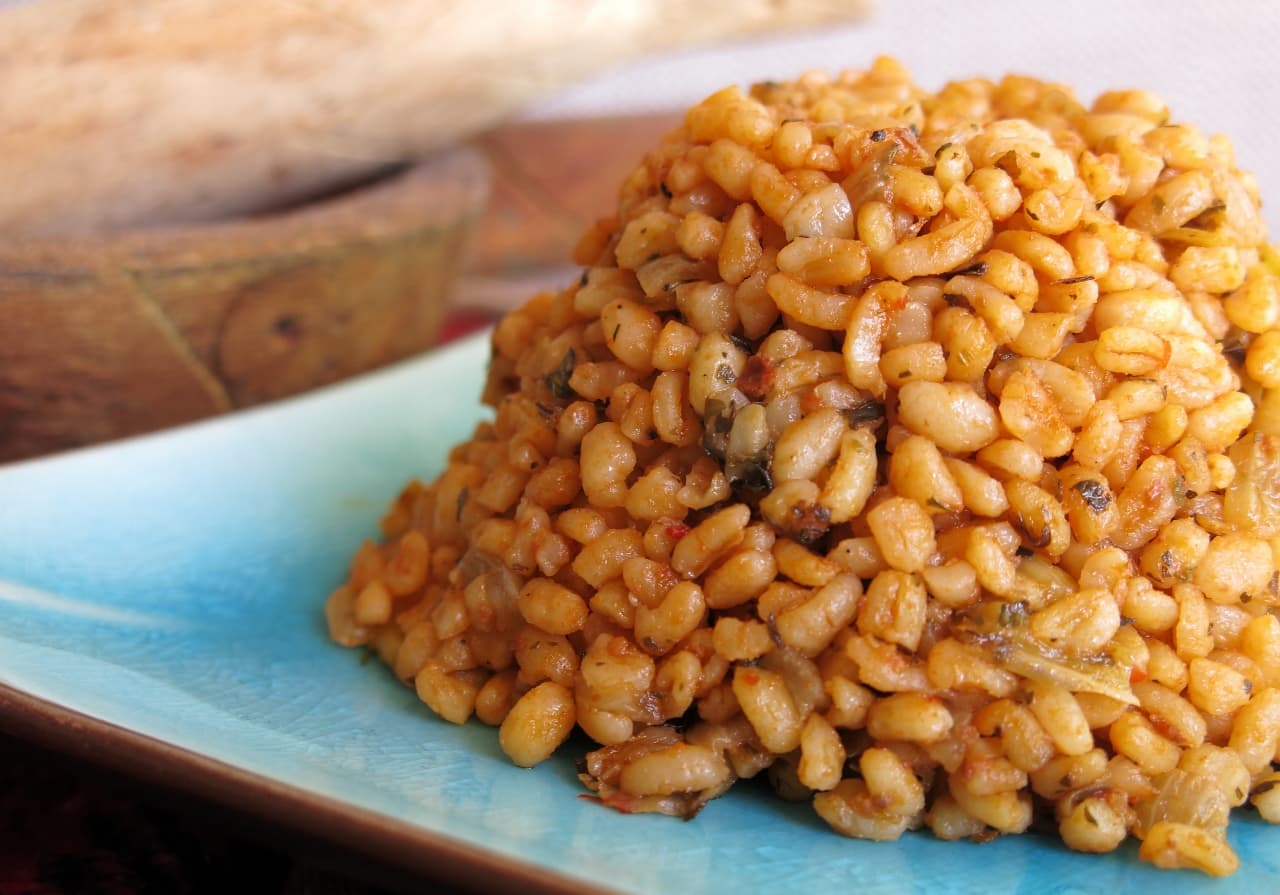 Savoury Bulgur Pilaf with Banana Chilli (Meyhane Pilavı)