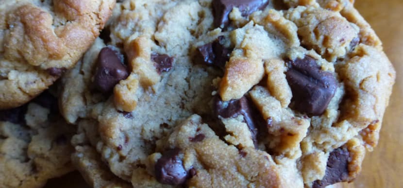 Peanut Butter Cookies With Chocolate Chunks