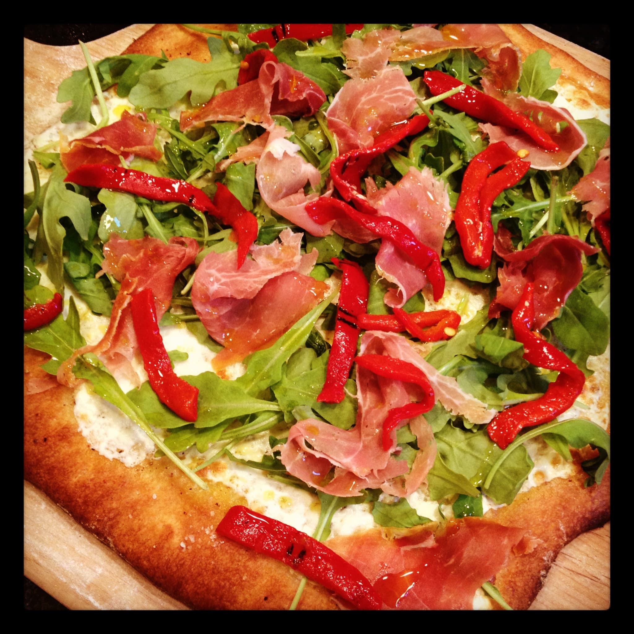 Fresh Mozzarella, Arugula and Proscuitto Pizza
