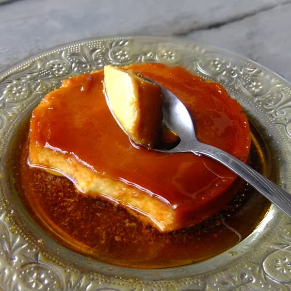 Caramel custard cheesecake eggless