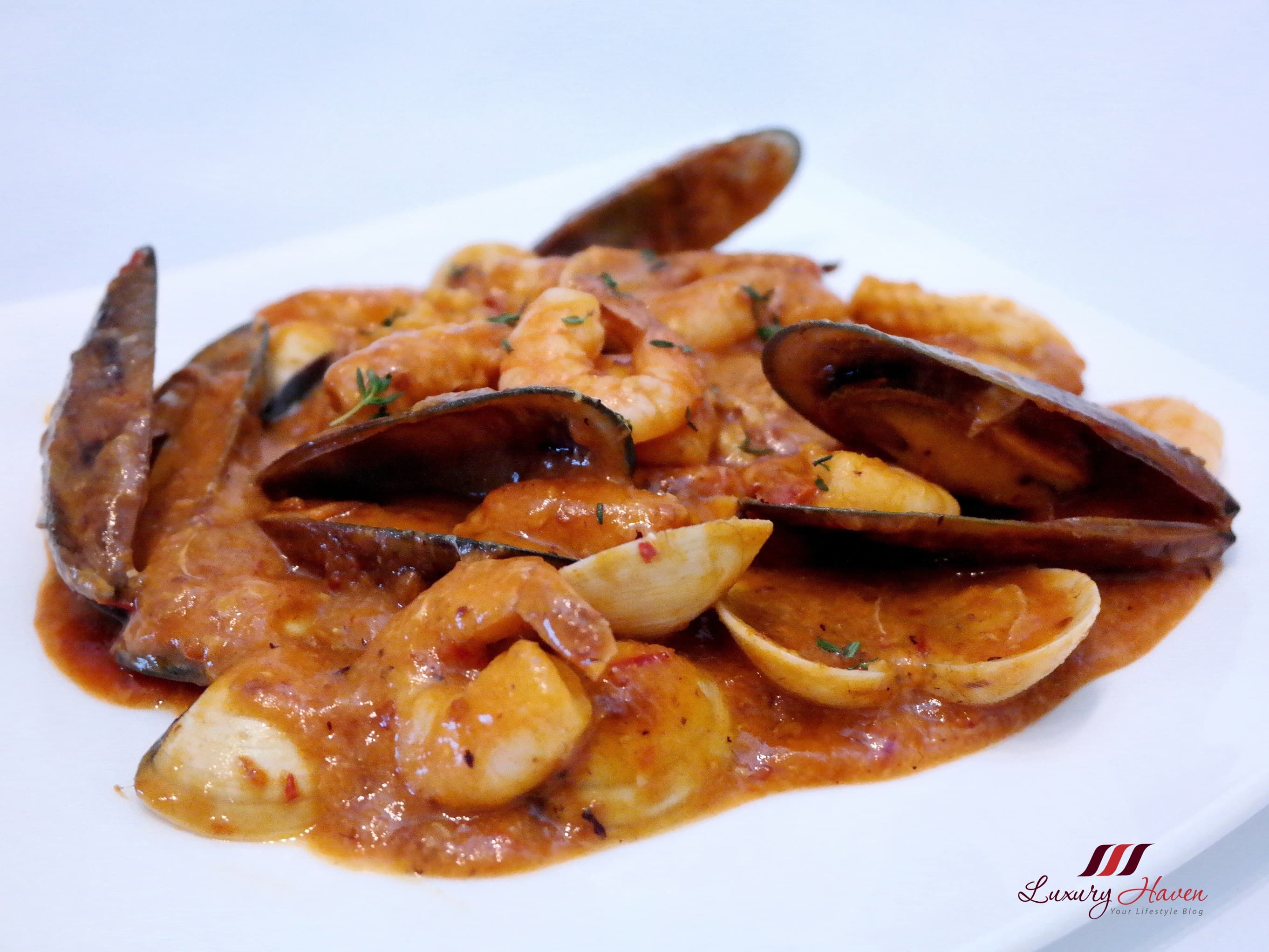 Prima Taste Seafood Delight With Singapore Chilli Crab Sauce