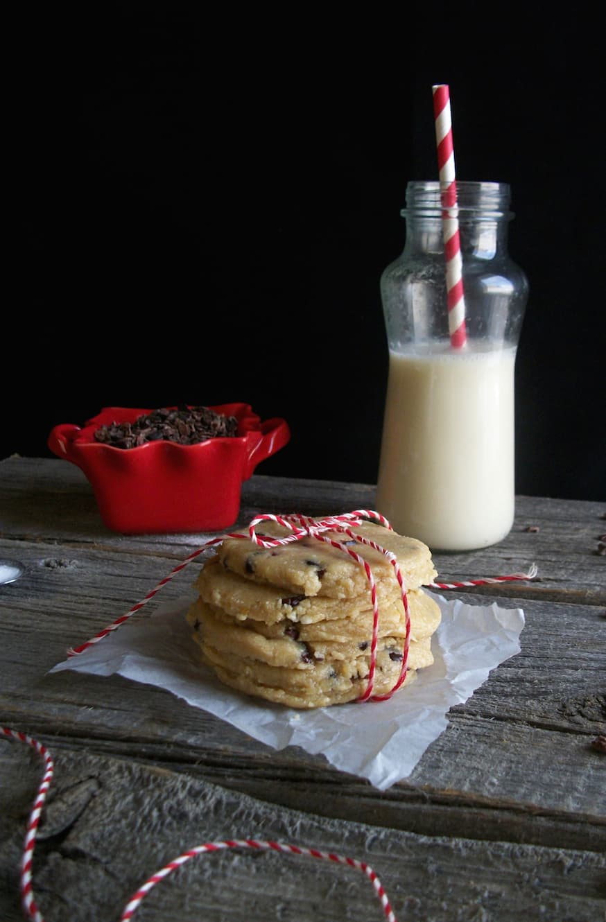 The Best Raw Chocolate Chip Cookies