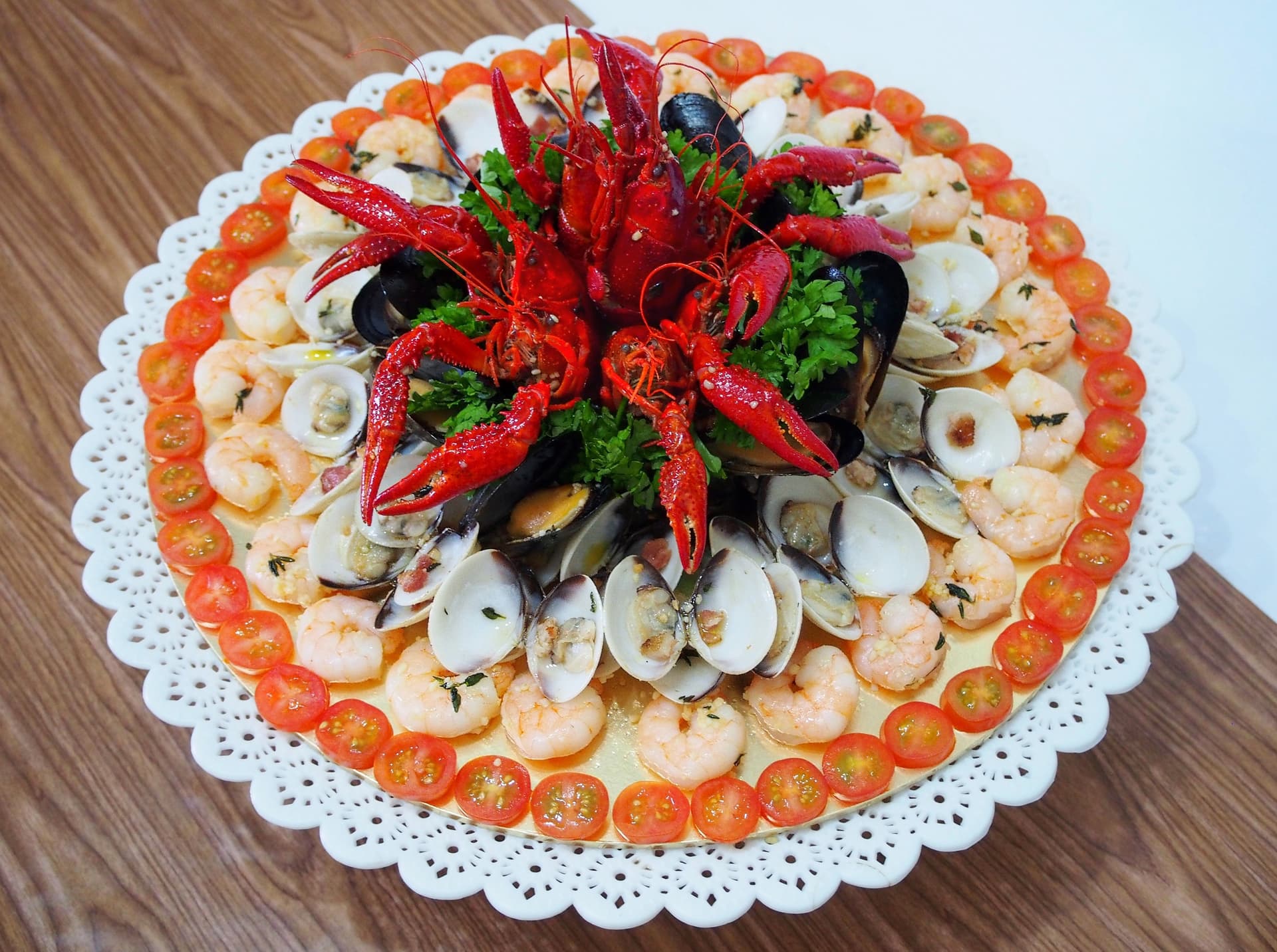 Mouth-Watering Sauvignon Blanc Seafood Platter Recipe with Emerald Crawfish