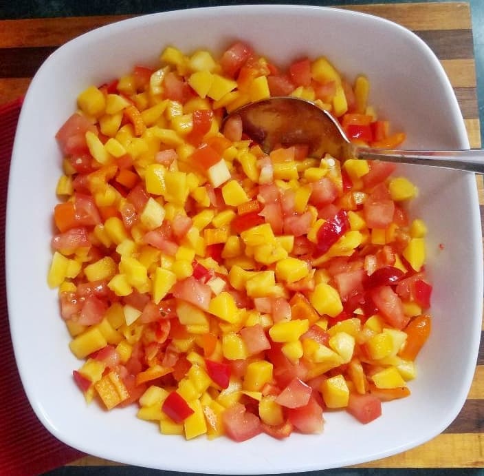 Easy Mango Tomato Pico de Gallo