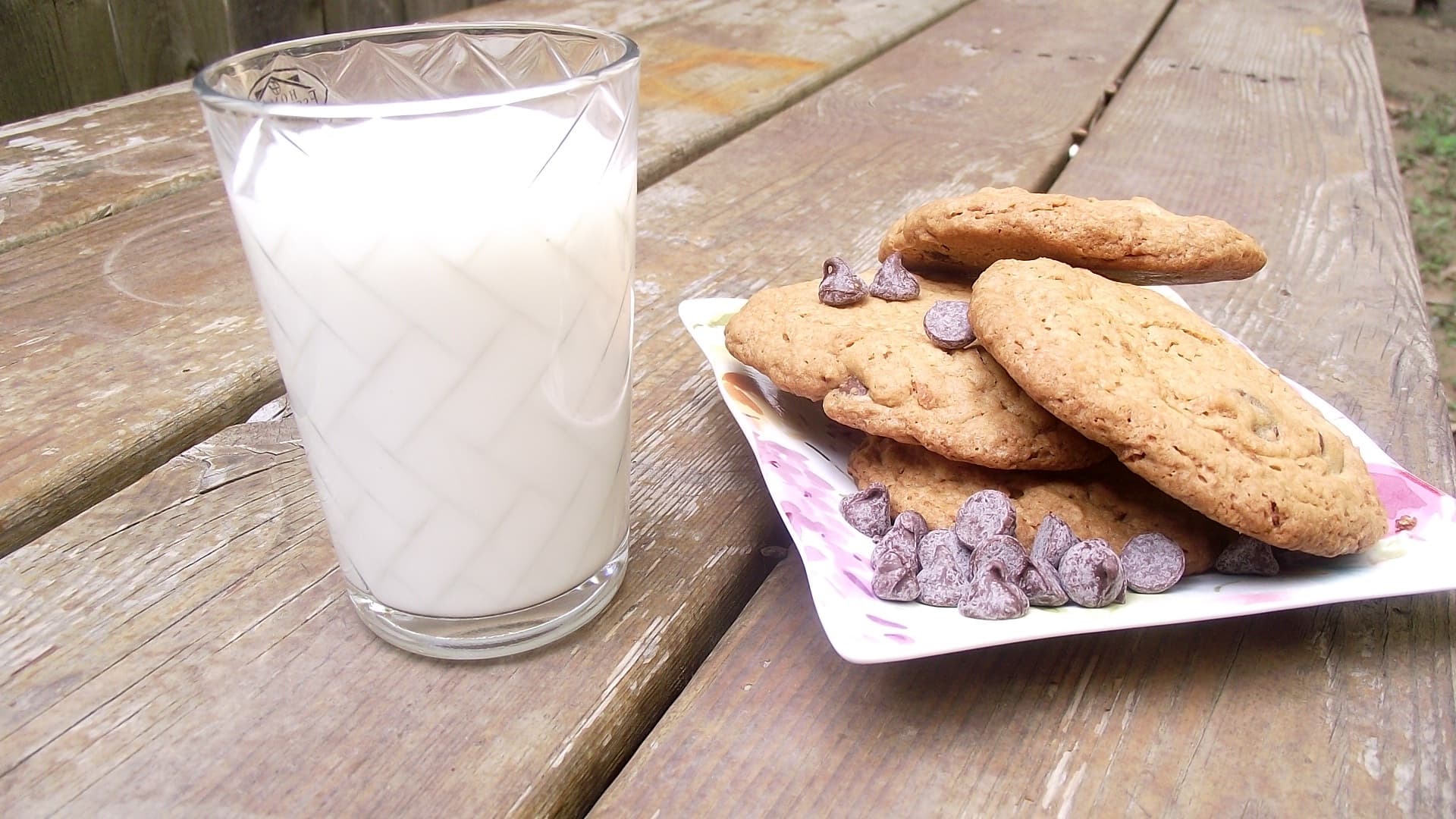 Chocolate chip cookies, easier that buying:-)