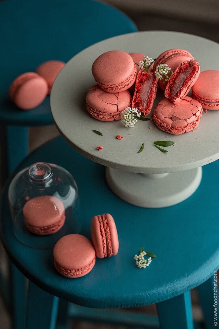 Macaroon with Berries and Mascarpone Cream