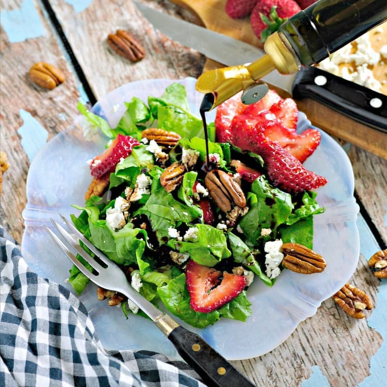 Strawberry Toasted Pecan and Goat Cheese Salad