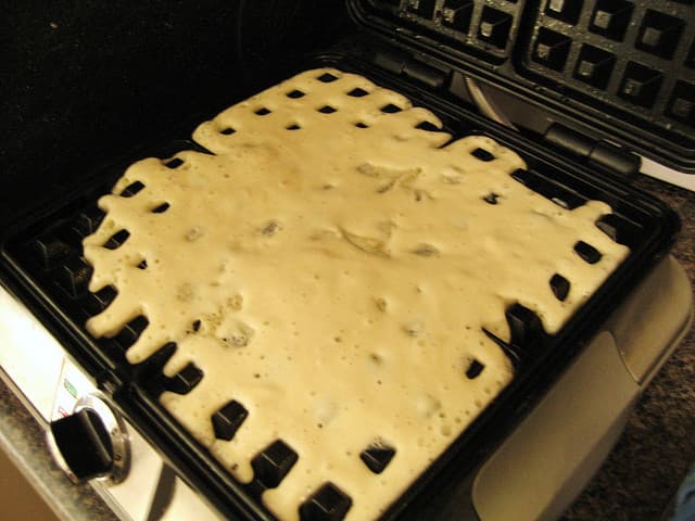 23 Weird Things That Can Be Cooked On A Waffle Iron