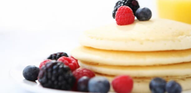 Pancakes with seasonal fruits