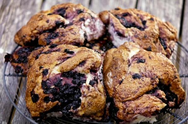 Jamie Oliver’s Sexy Blueberry Buns Recipe