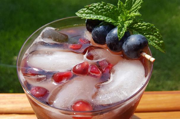 Olitalia drinking vinegar with blueberries and mint