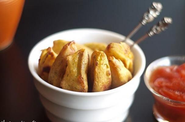 Hot Apple and Orange Pakoras With HerbsHot Apple and Orange Pakoras With Herbs