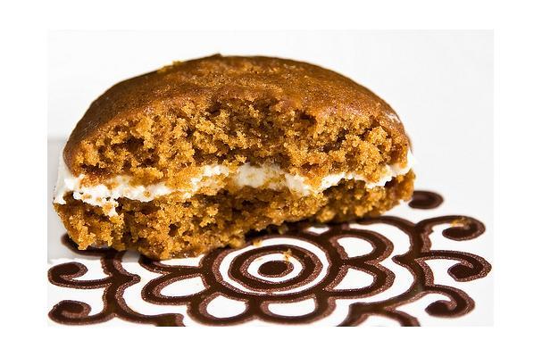 pumpkin whoopie pie