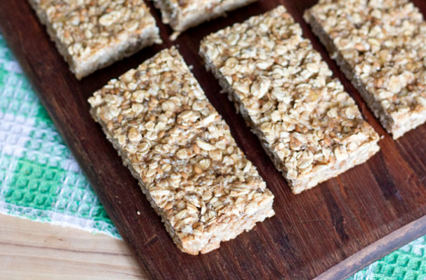 Healthy Banana Bread Granola Bars 