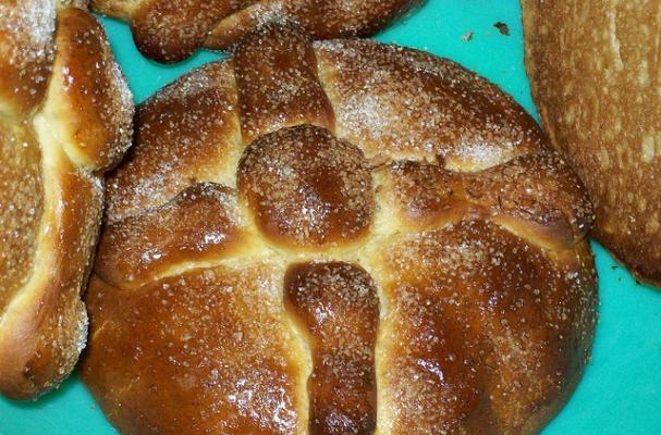 File:Challah bread on a pan.jpg - Wikimedia Commons