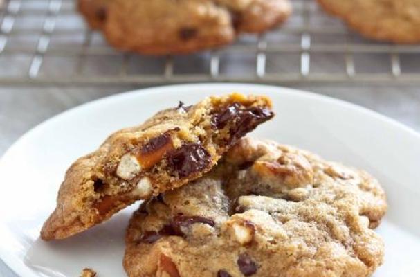 chewy chocolate chip pretzel cookies