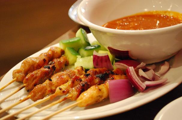 chicken satay with peanut sauce