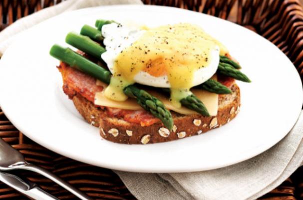 Eggs Benedict With Asparagus