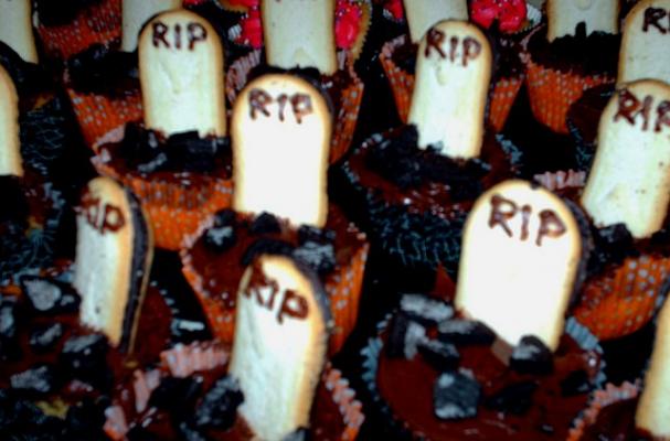 graveyard cupcakes