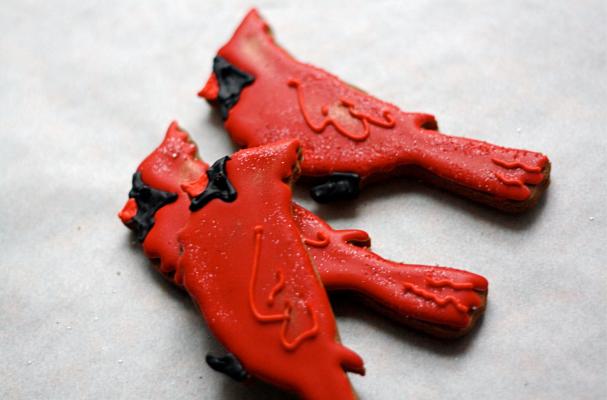 Winter Cardinal Gingerbread Cookies