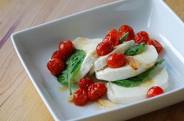 insalata caprese basil tomato mozzarella