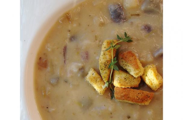 potato soup with garlic croutons