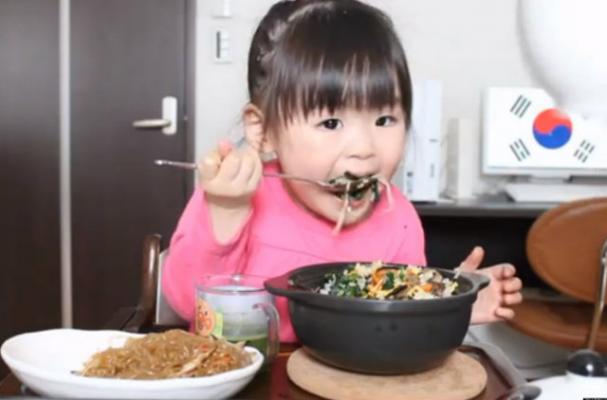 Mom Films Daughter's Reactions to Foods From Around the World