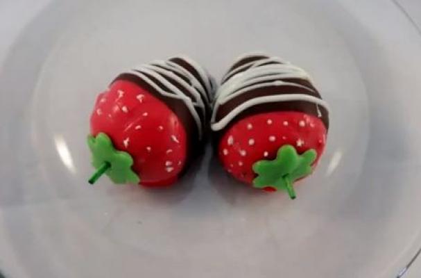 Chocolate Dipped Strawberries Recipe (Pops!) - A Spicy Perspective