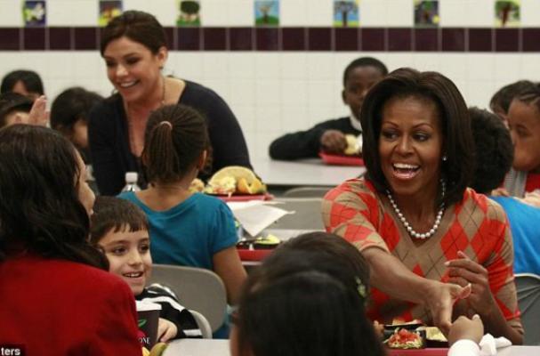 Rachael Ray and First Lady Serve Turkey Tacos to Elementary Schools