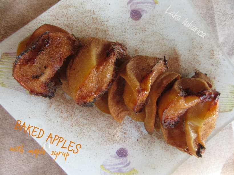 Baked apples with maple syrup